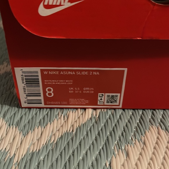 NWT womens Nikes asuna slides 2 Na - Picture 4 of 4